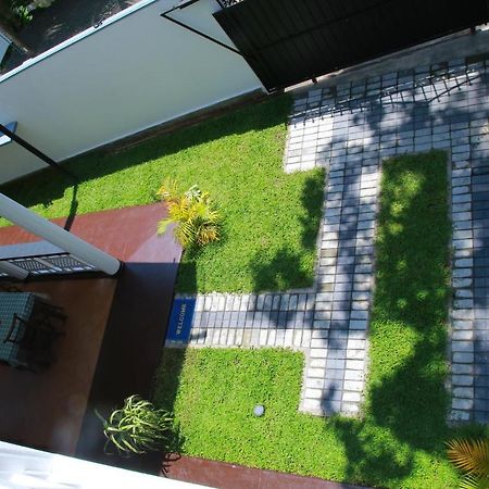Aken Villa Хиккадува Экстерьер фото