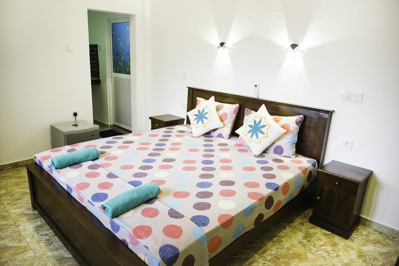 Aken Villa Хиккадува Экстерьер фото
