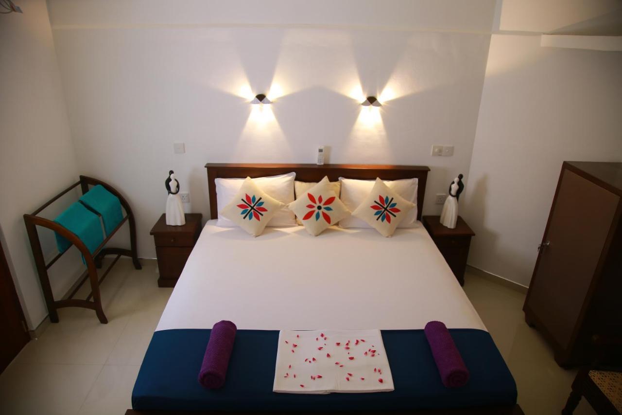 Aken Villa Хиккадува Экстерьер фото