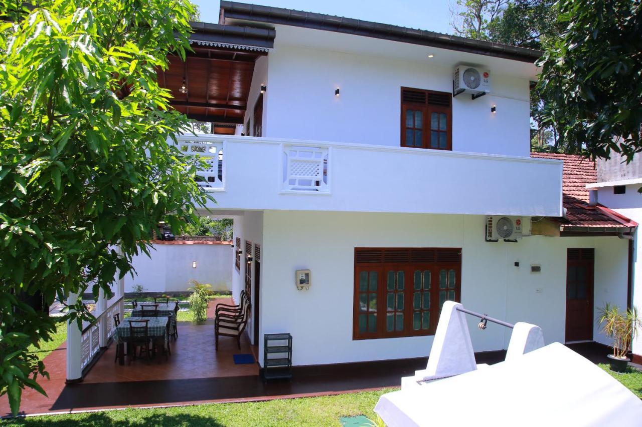 Aken Villa Хиккадува Экстерьер фото