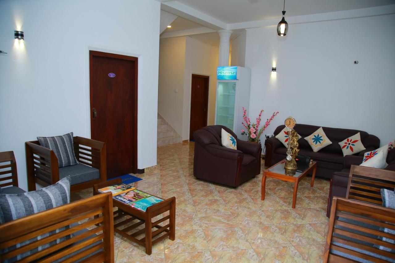 Aken Villa Хиккадува Экстерьер фото