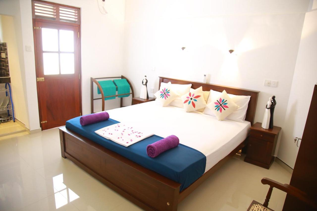 Aken Villa Хиккадува Экстерьер фото